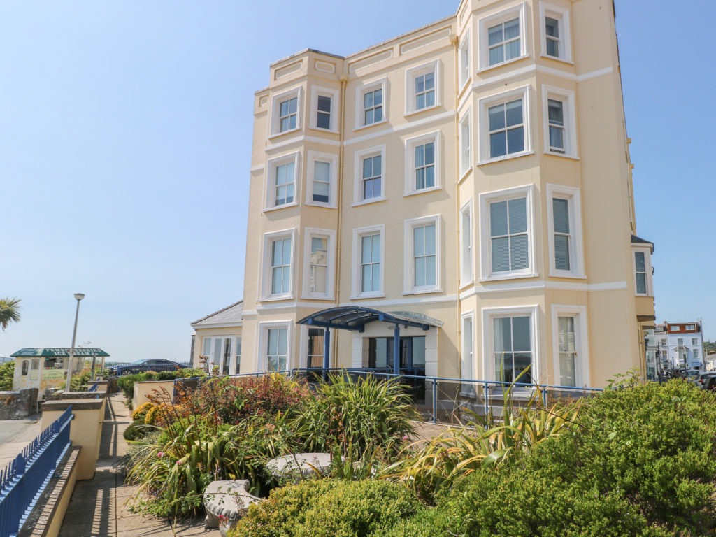 Beach Holiday Cottages In Tenby | Coastal Self-Catering