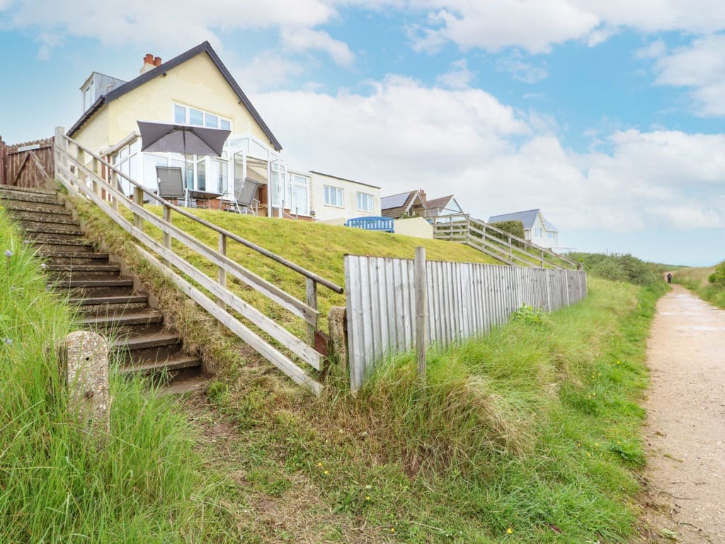 Uk Beachfront Cottages Seafront With Sea Views