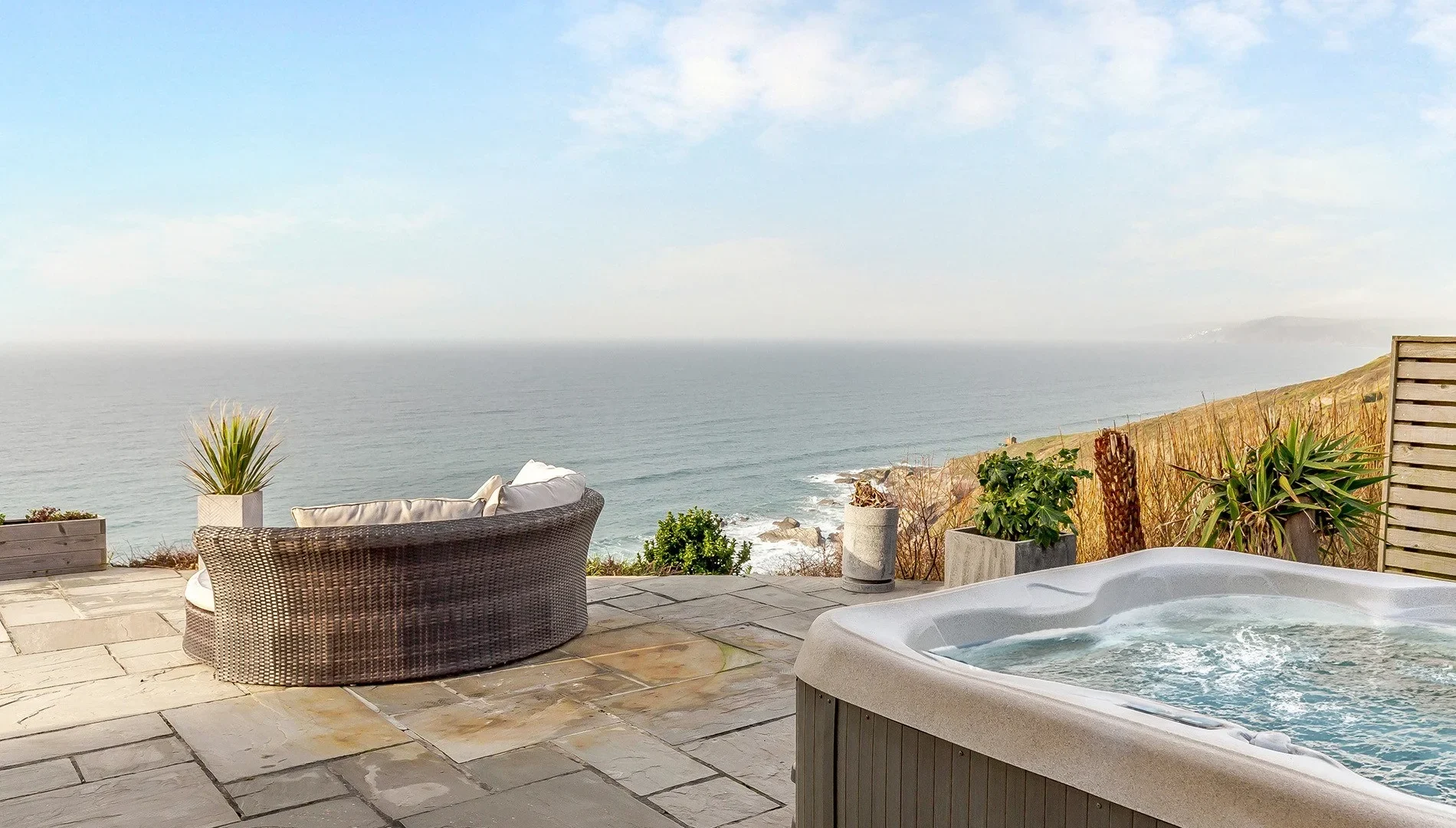 Cornwall hot tub lodge with sea views