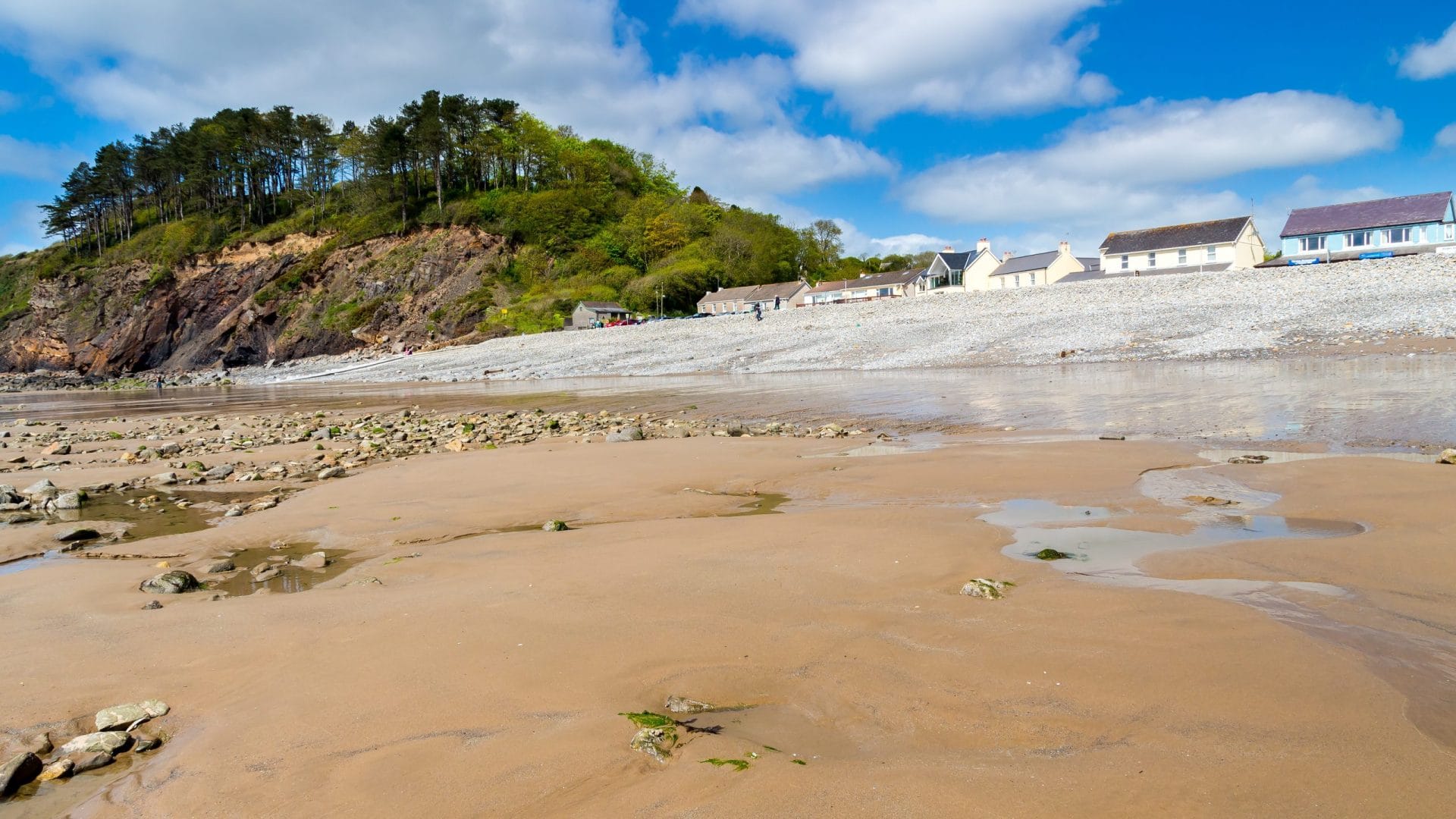 Search for Amroth cottages by the sea