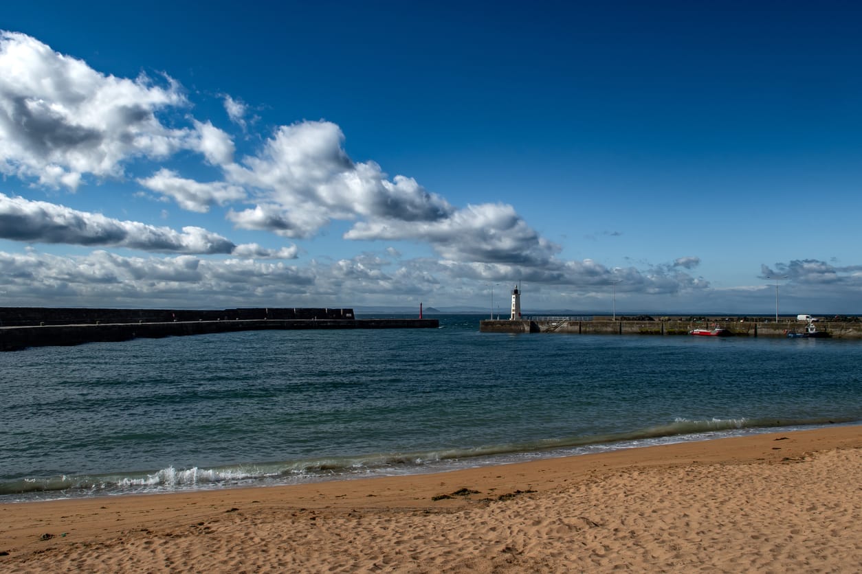Search for Anstruther cottages by the sea