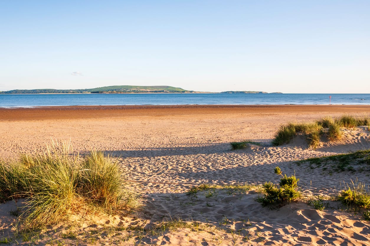 Search for Burry Port cottages by the sea
