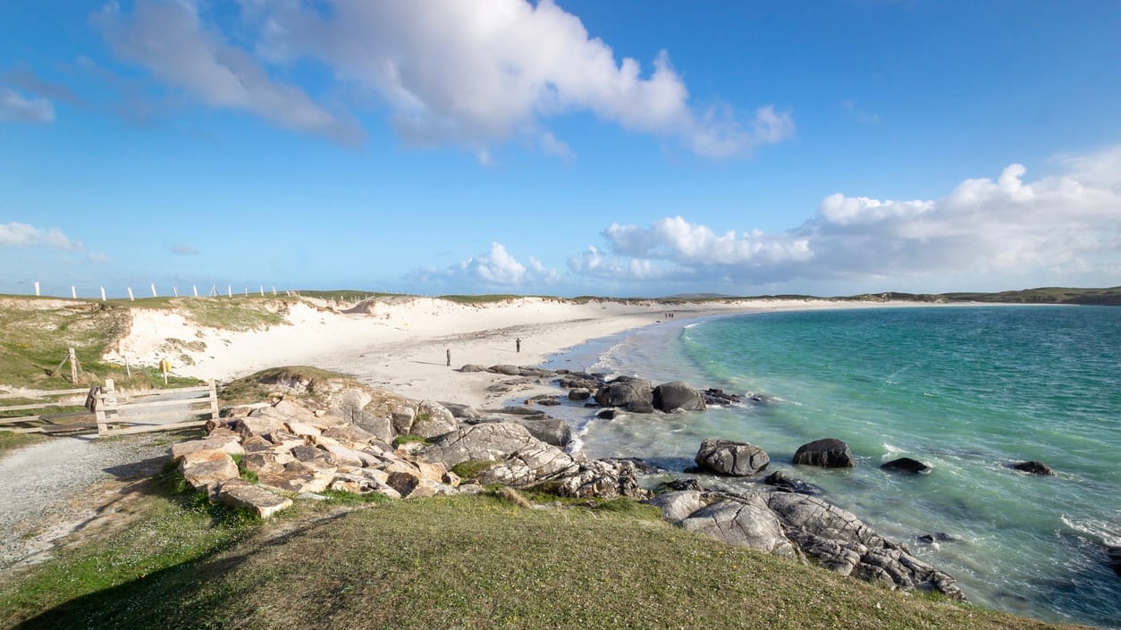 Find Ireland cottages by the sea