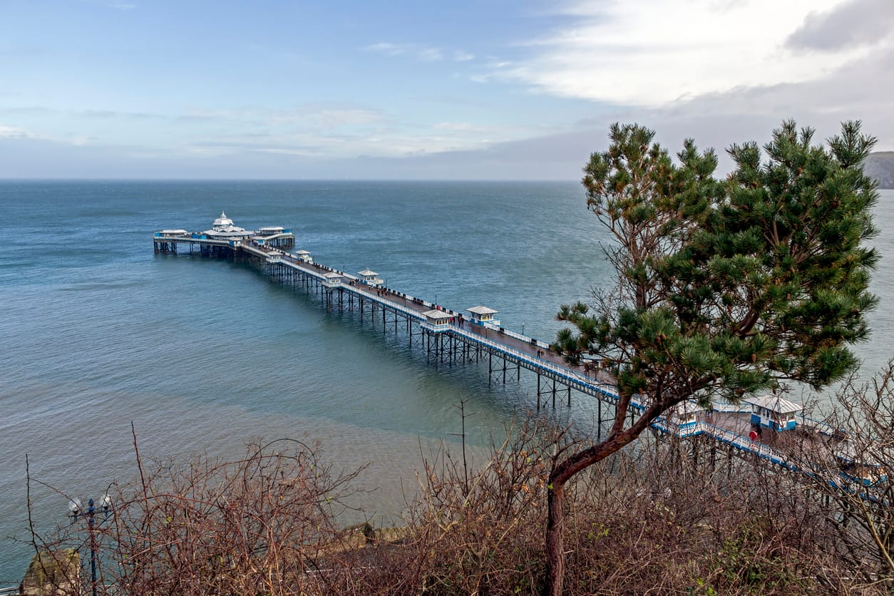 Search for Llandudno cottages by the sea