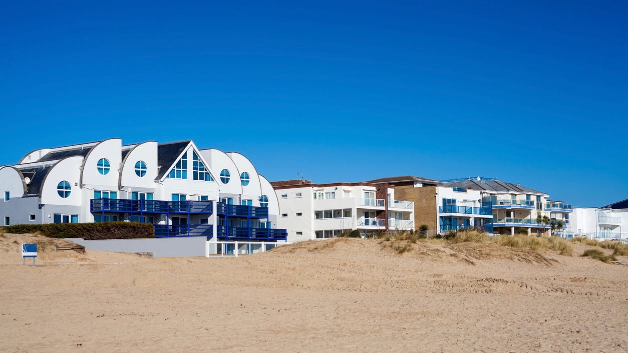 Find Sandbanks holiday rentals on the beach