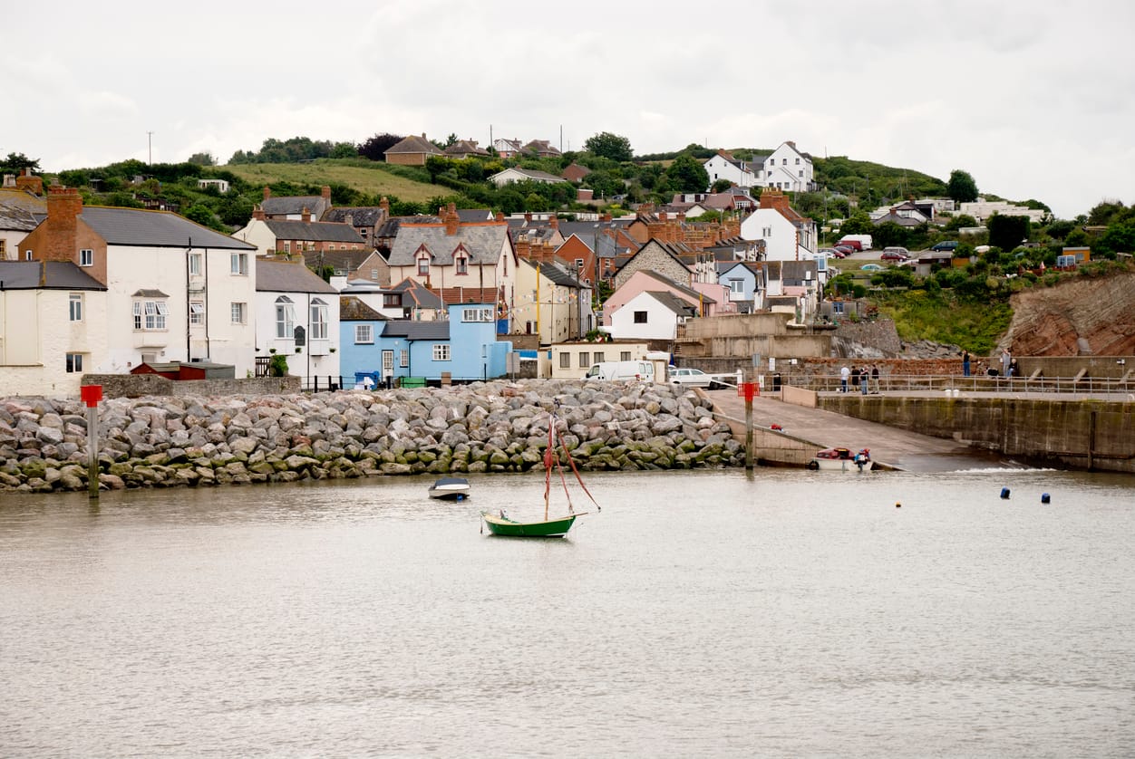 Search for Watchet cottages by the sea