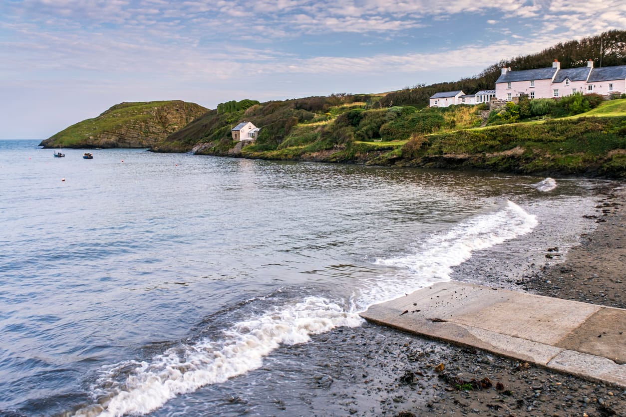 Search for Abercastle cottages by the sea