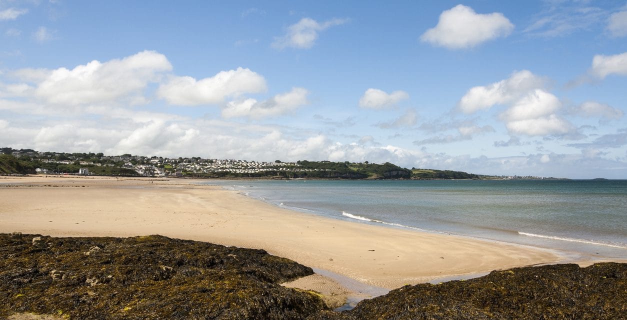 Search for Benllech cottages by the sea