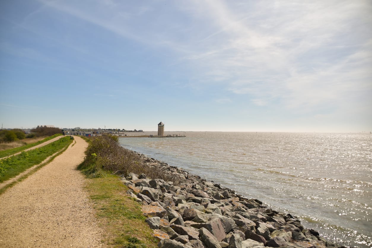 Search for Brightlingsea cottages by the sea
