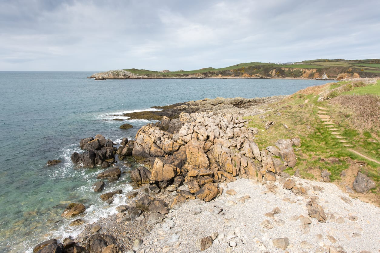 Search for Cemaes Bay cottages by the sea