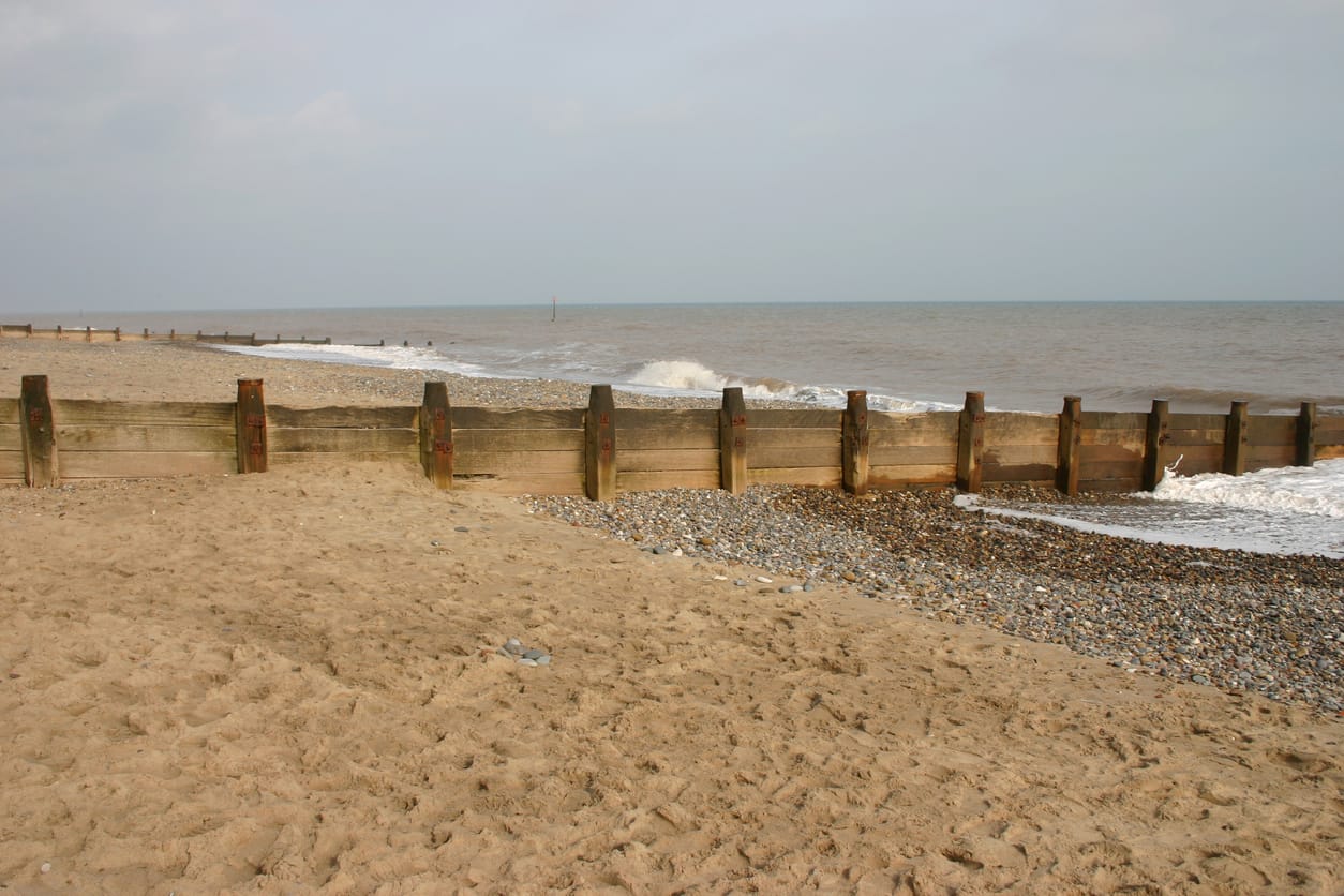 Search for Hornsea cottages by the sea