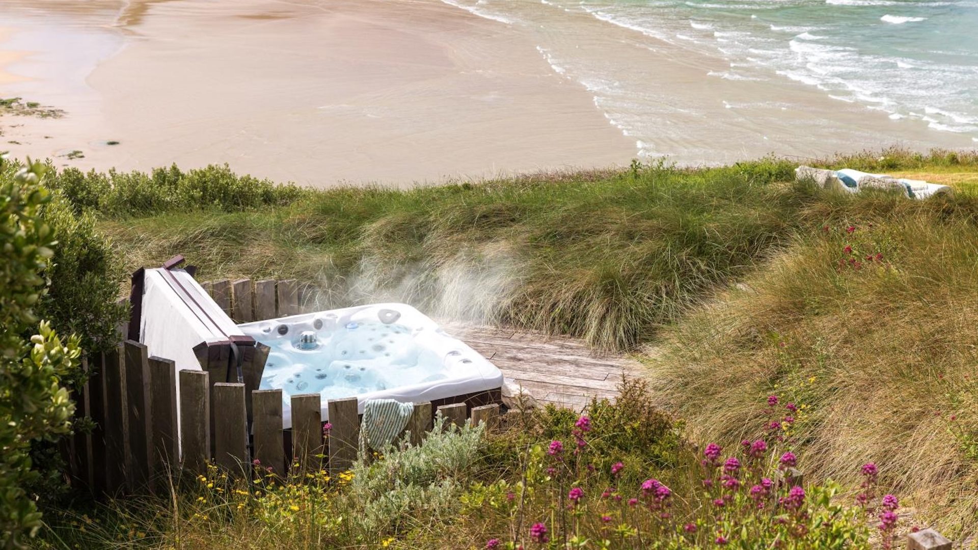 Mawgan Porth hot tub holiday homes by the sea