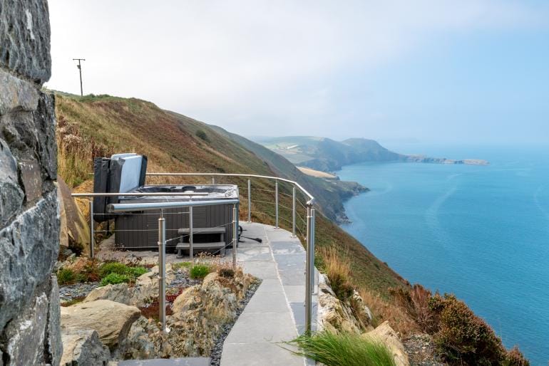 Ceredigion hot tub cottage with sea views