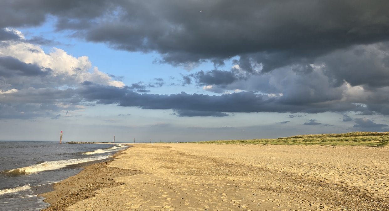 Search for Eccles-on-Sea cottages by the sea