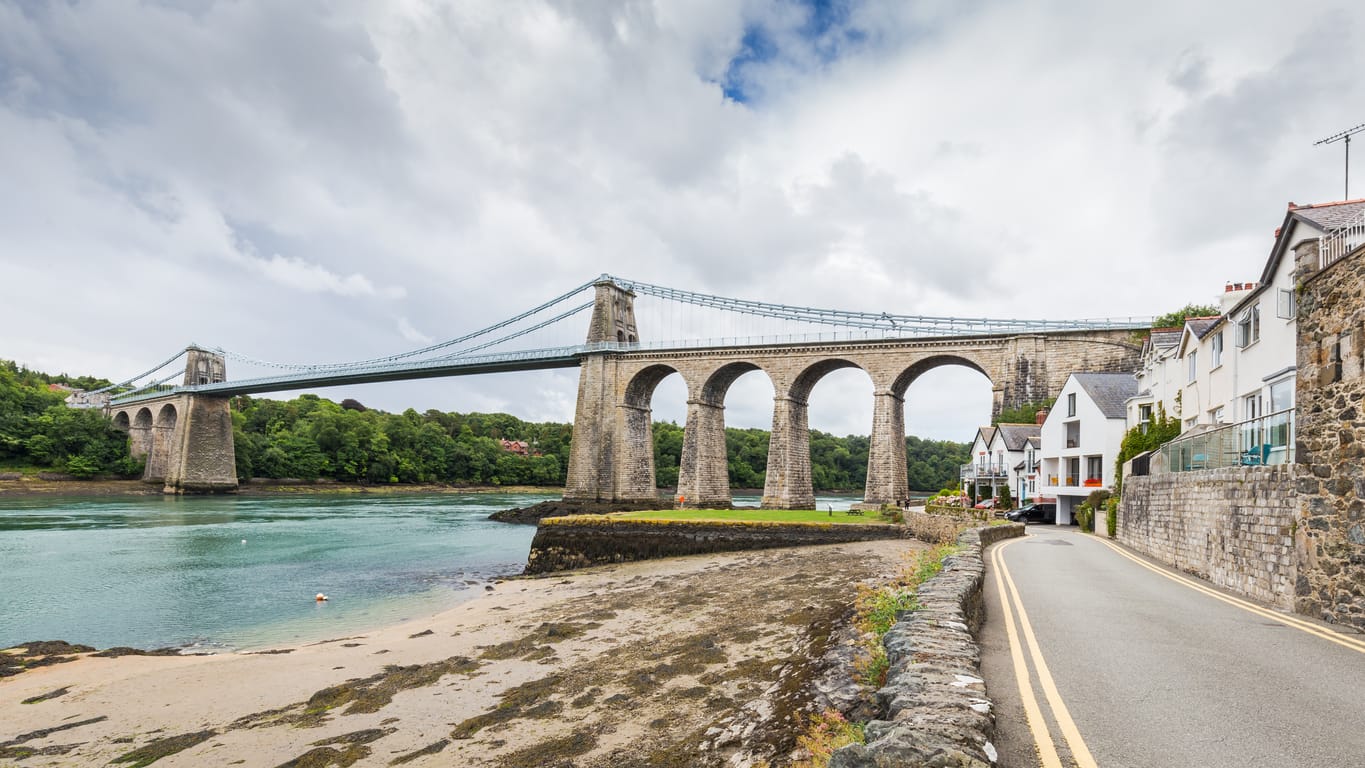 Search for Menai Bridge cottages by the sea