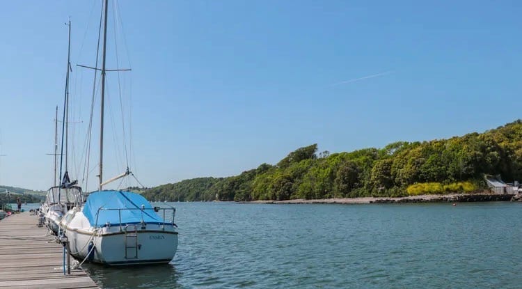 Sailboat by the sea in Torquay