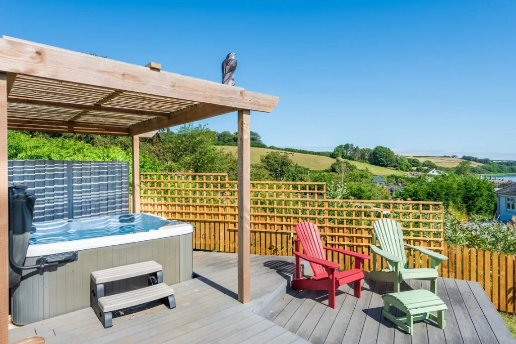 Torcross coastal cottage with a hot tub
