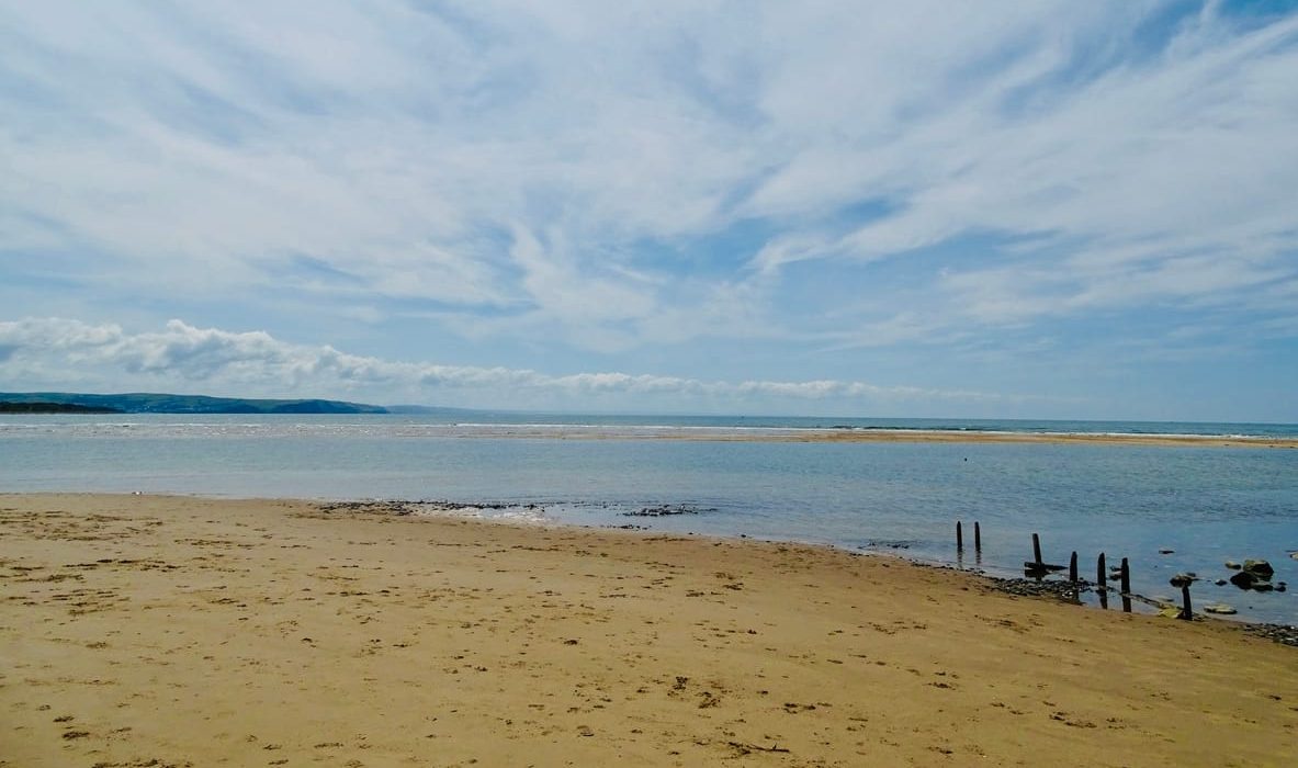 Find Aberdovey cottages by the sea
