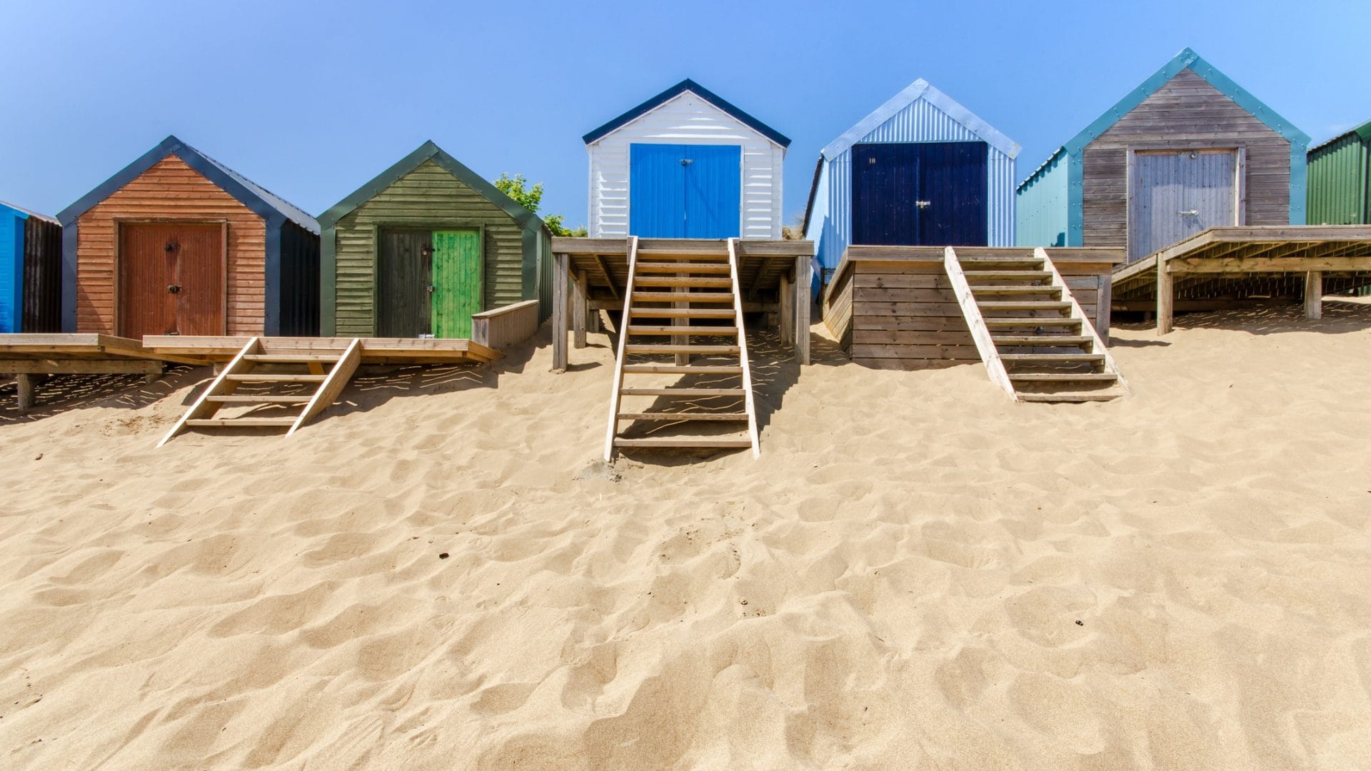 Find Abersoch cottages by the sea