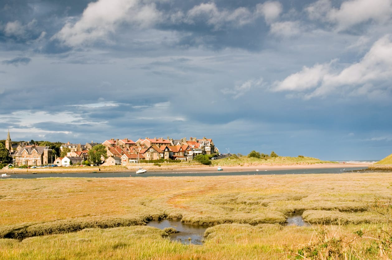 Search Alnmouth cottages by the sea
