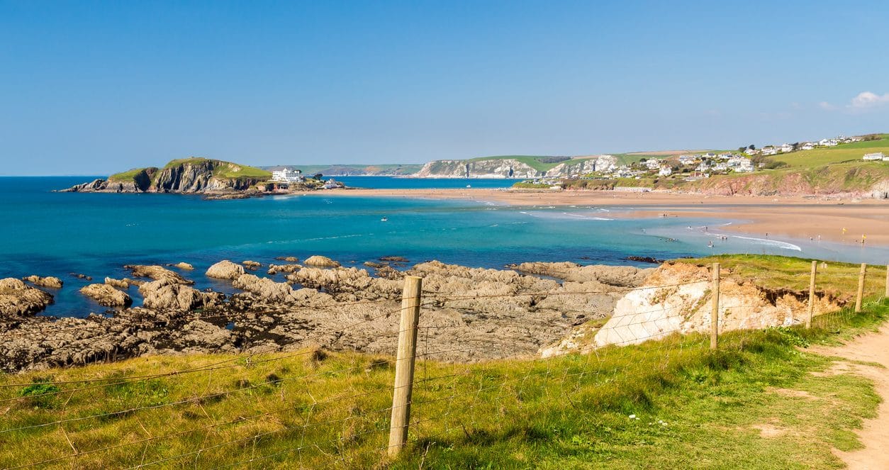 Search for Bantham cottages by the sea