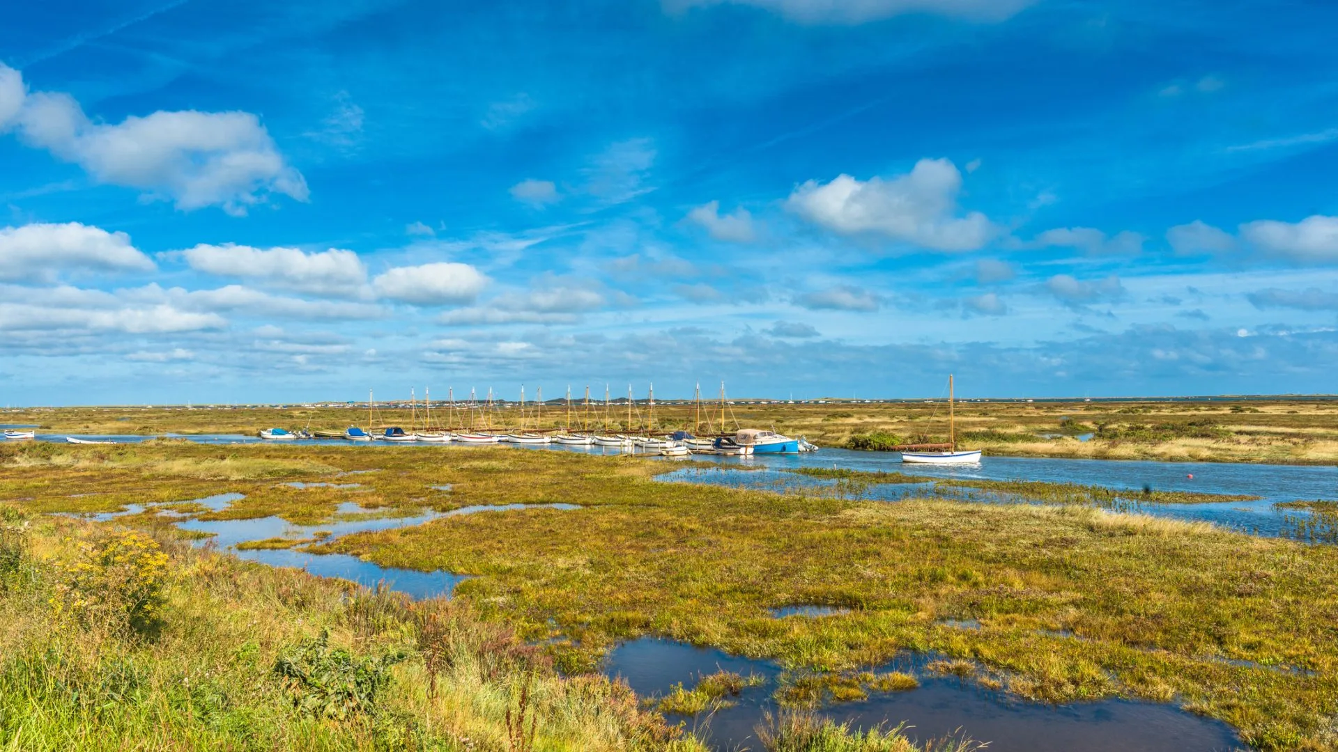 Find Blakeney cottages by the sea