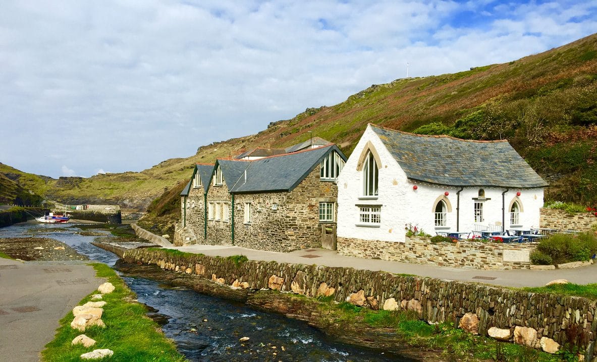 Search for Boscastle cottages by the sea