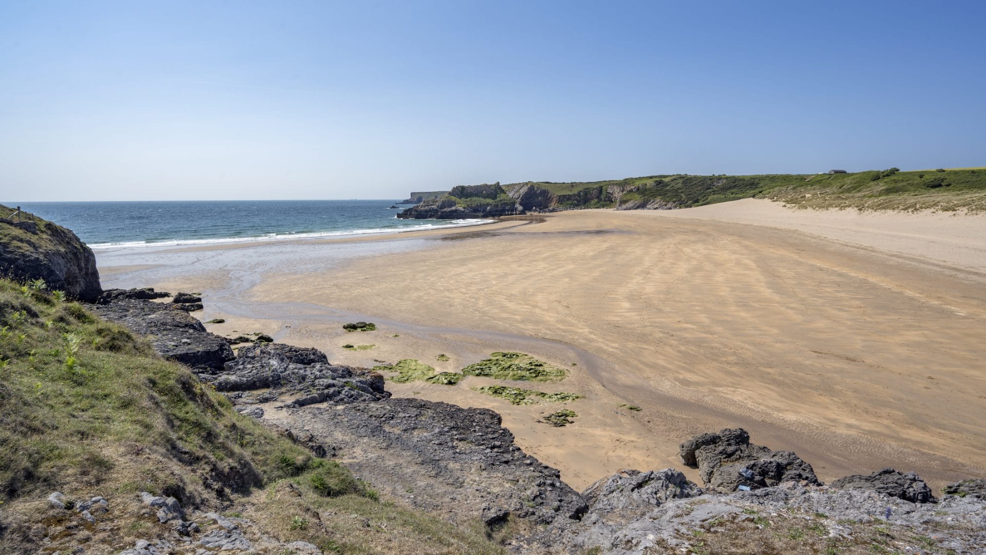 Find Broad Haven cottages by the sea