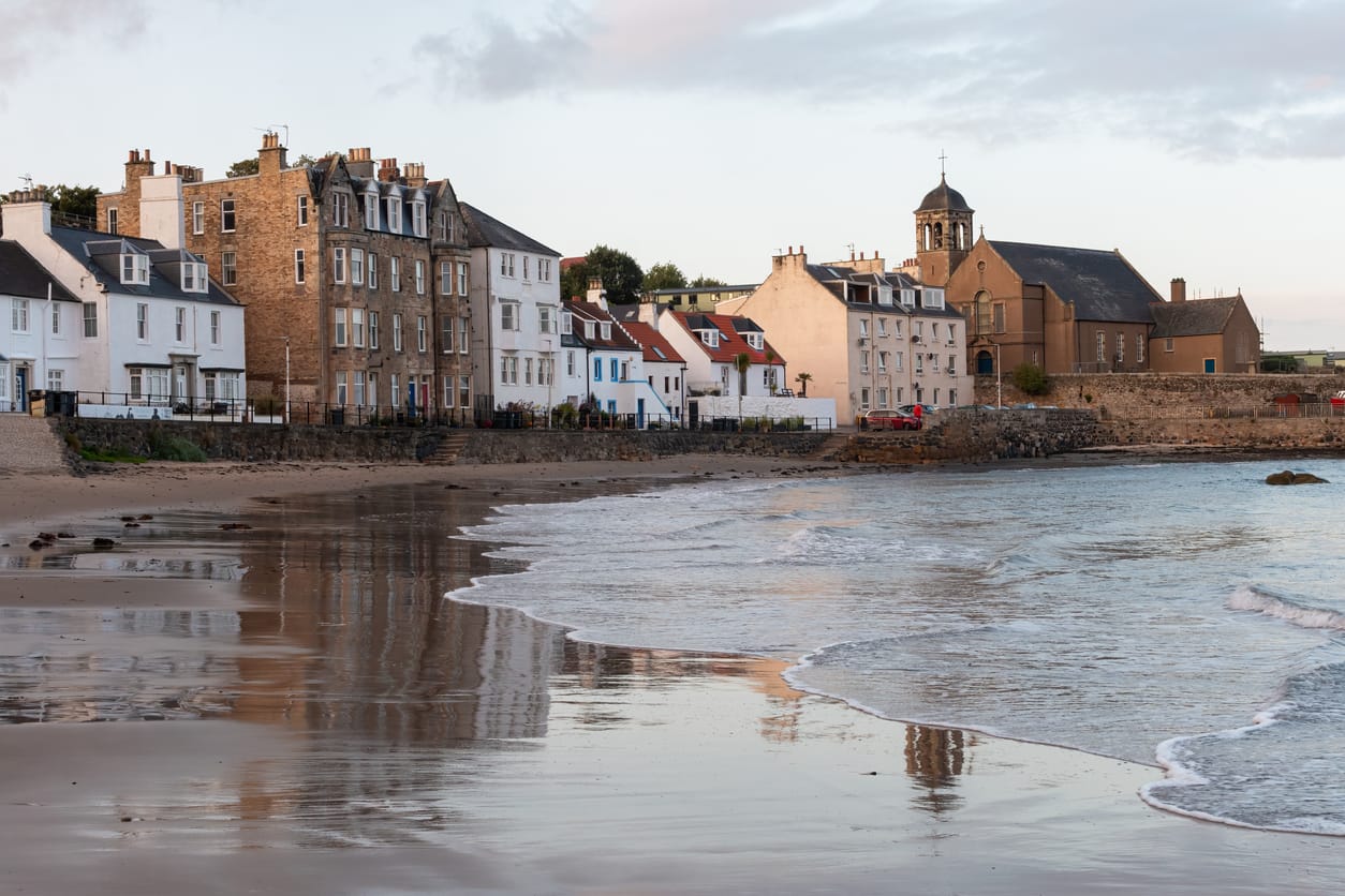 Find Central Scotland cottages by the sea