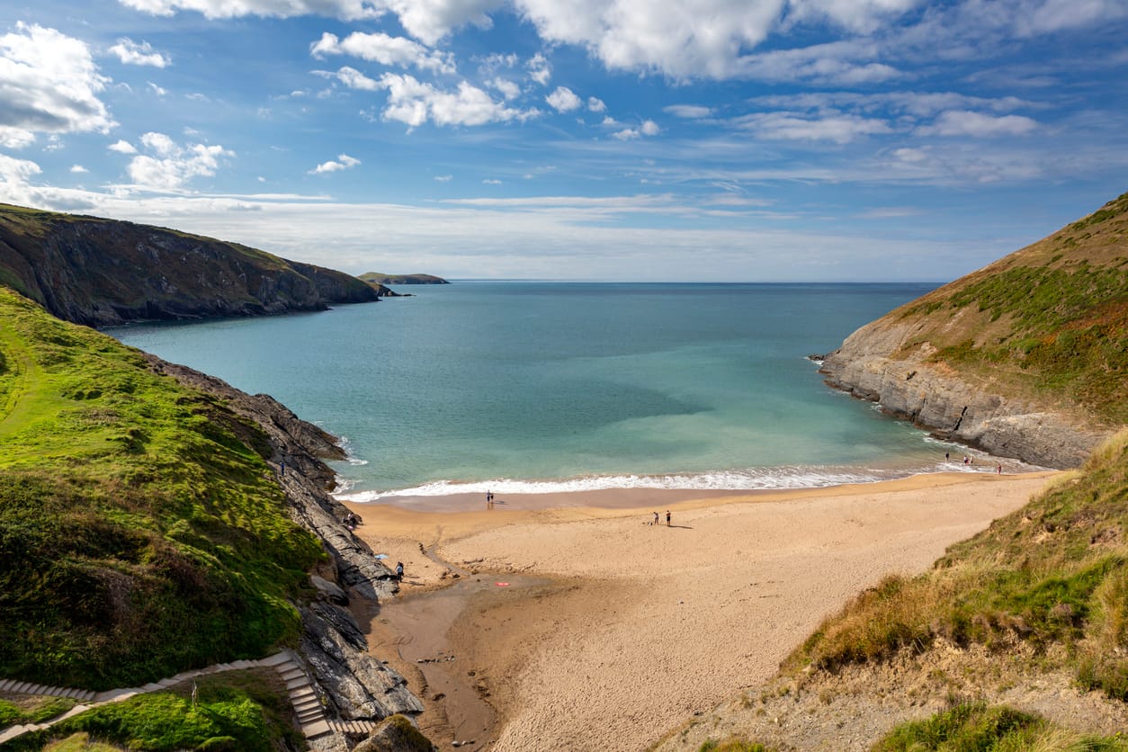 Find Ceredigion cottages by the sea