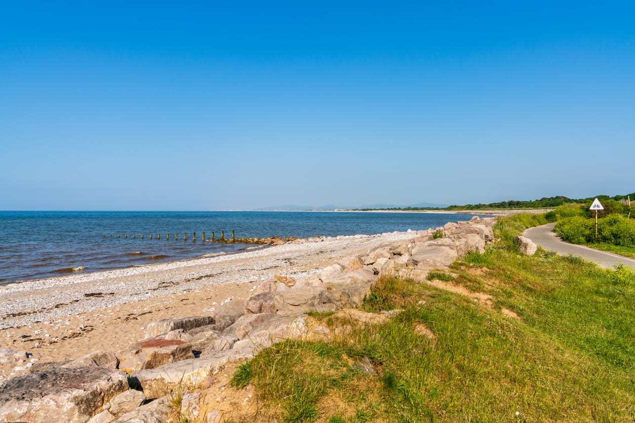 Find Conwy cottages by the sea