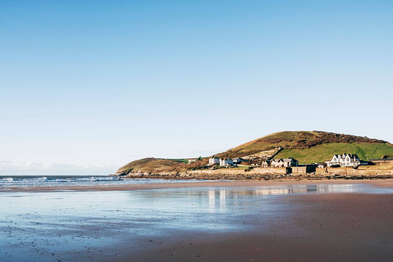 Find Croyde cottages by the sea