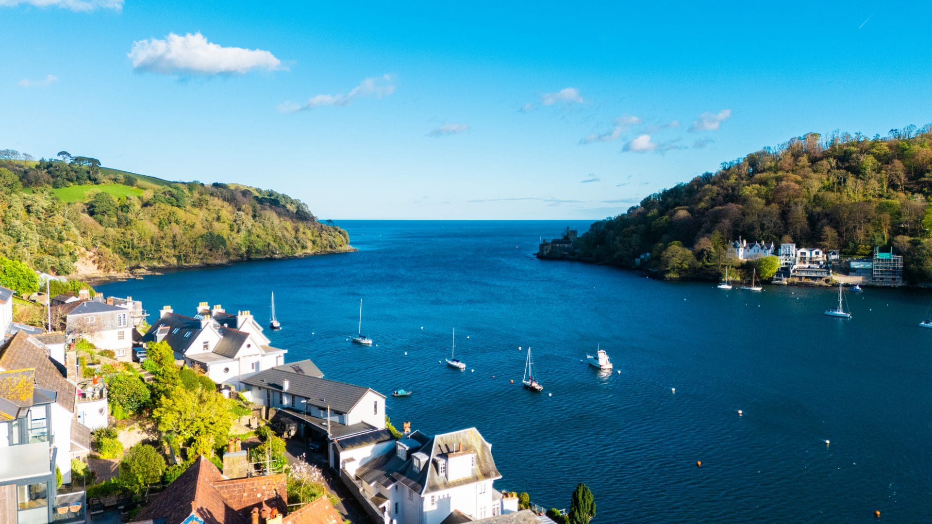 Search for Dartmouth cottages by the sea