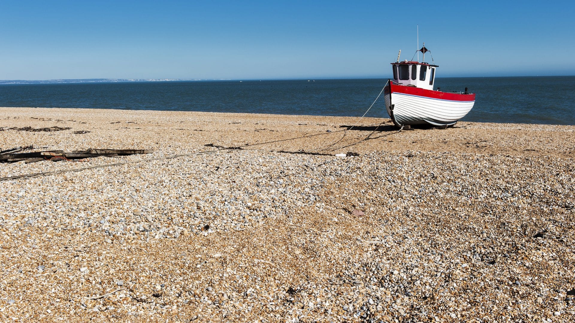 Find Dungeness cottages by the sea