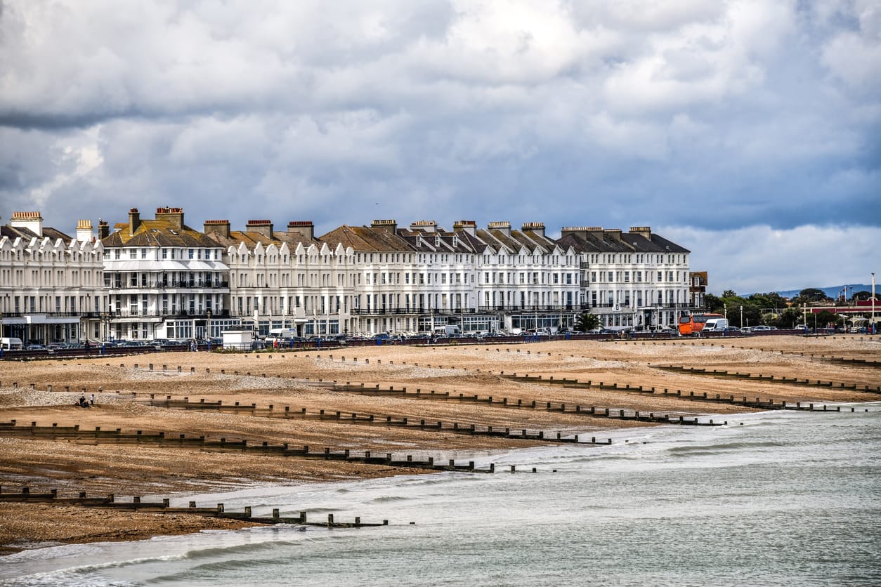 Find Eastbourne cottages by the sea