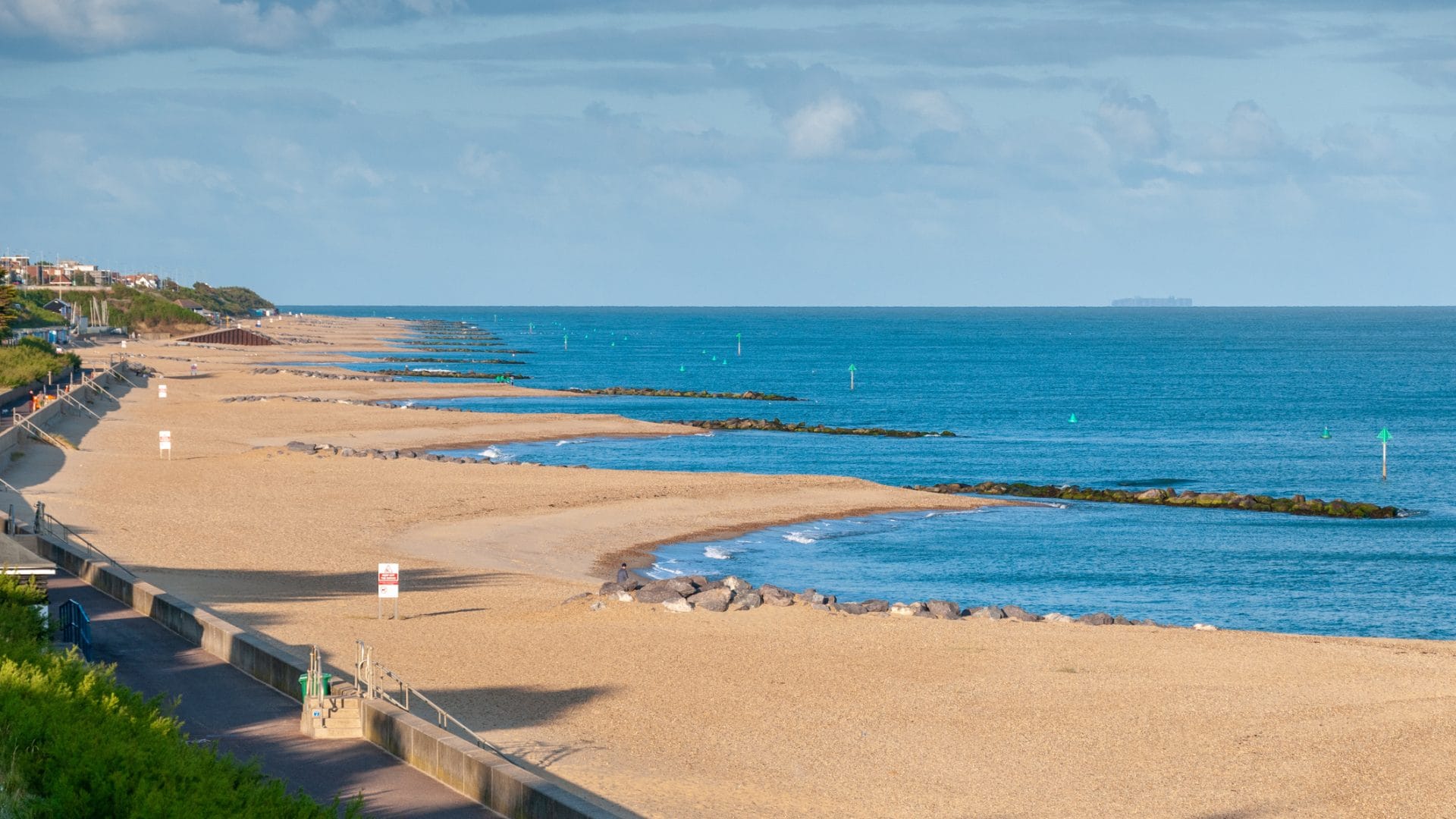 Find Essex cottages by the sea