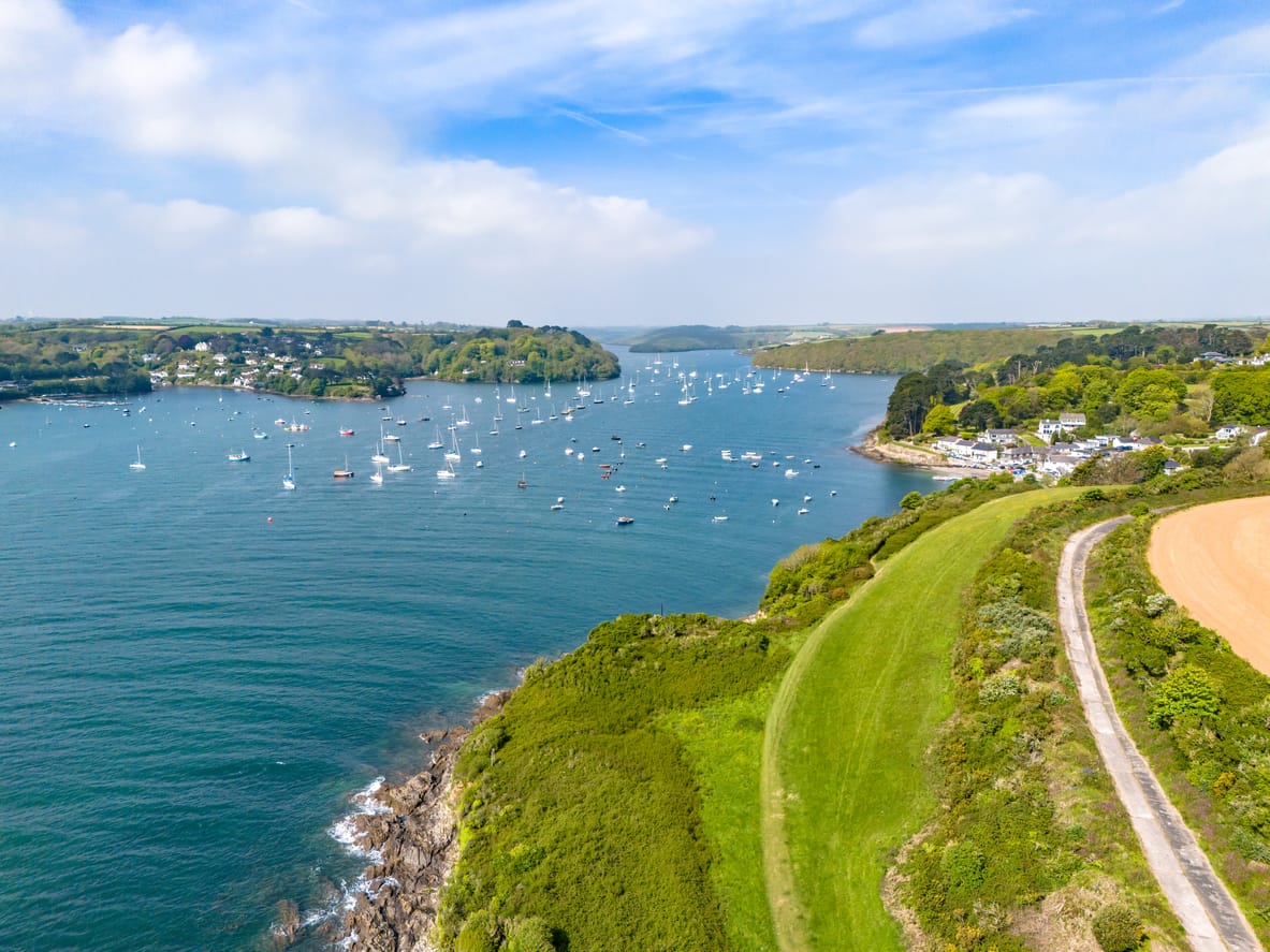 Search for Helford cottages by the sea