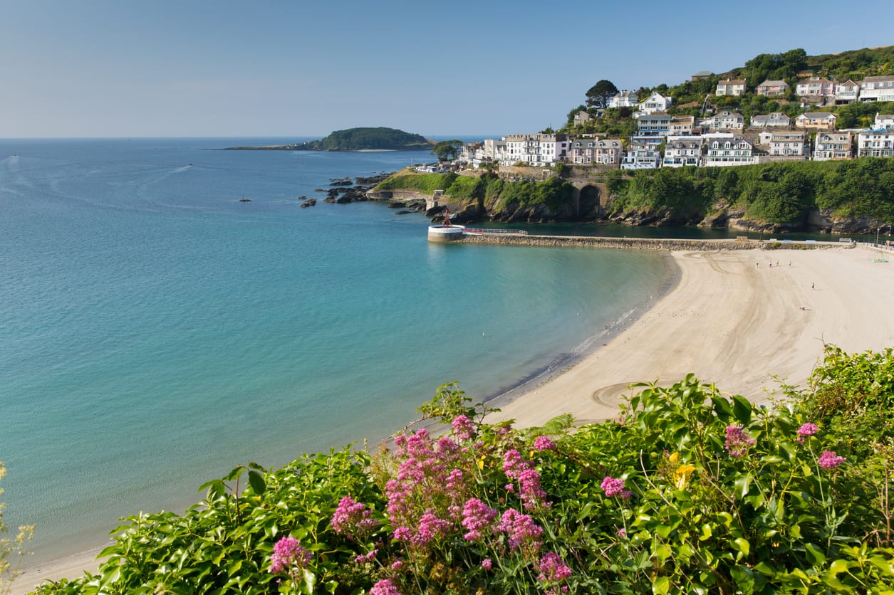 Search for Looe cottages by the sea