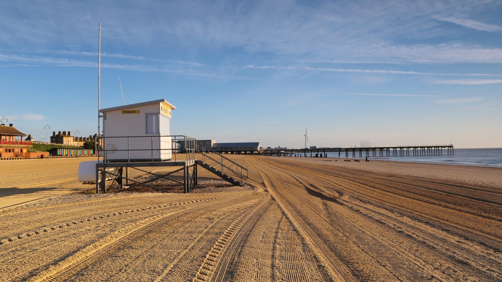 Find Lowestoft cottages by the sea