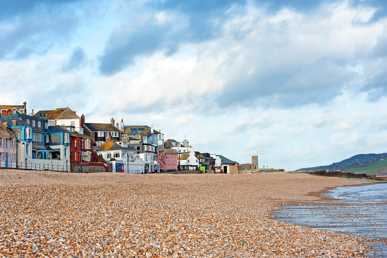 Search Lyme Regis cottages by the sea