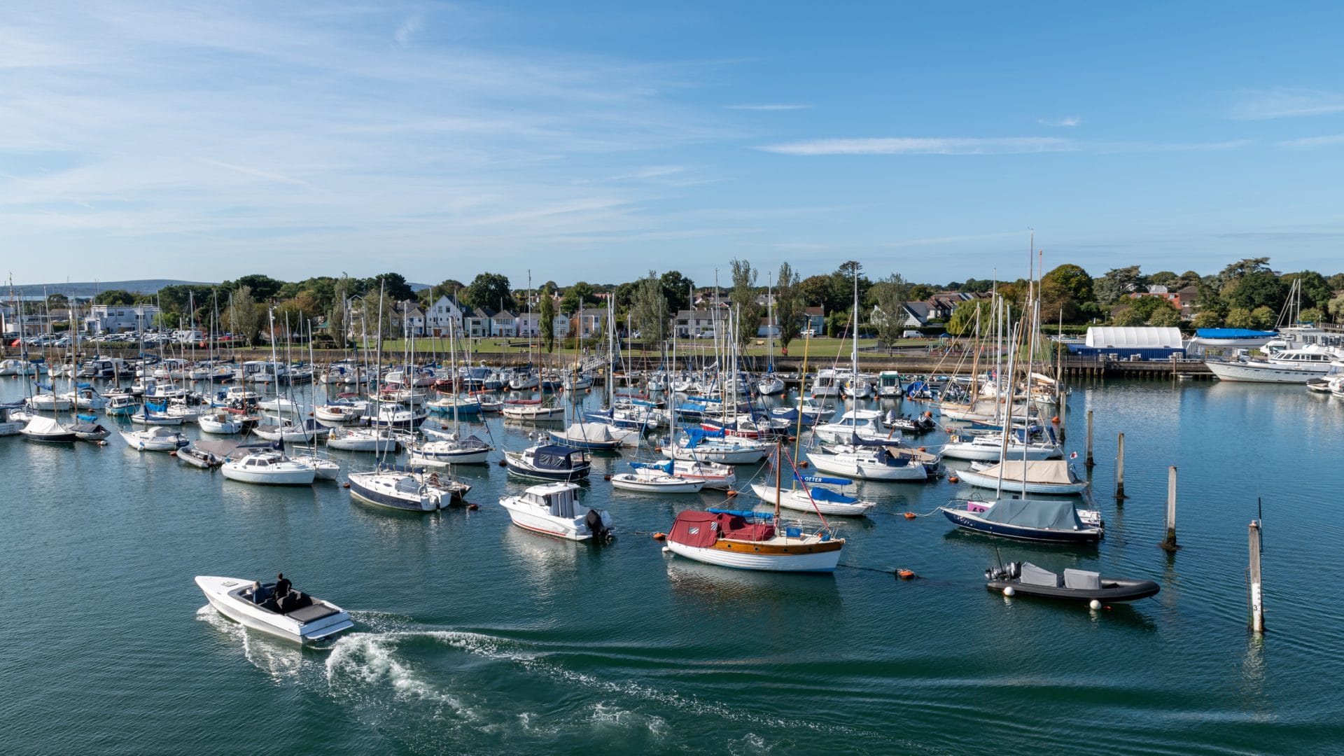 Find Lymington cottages by the sea
