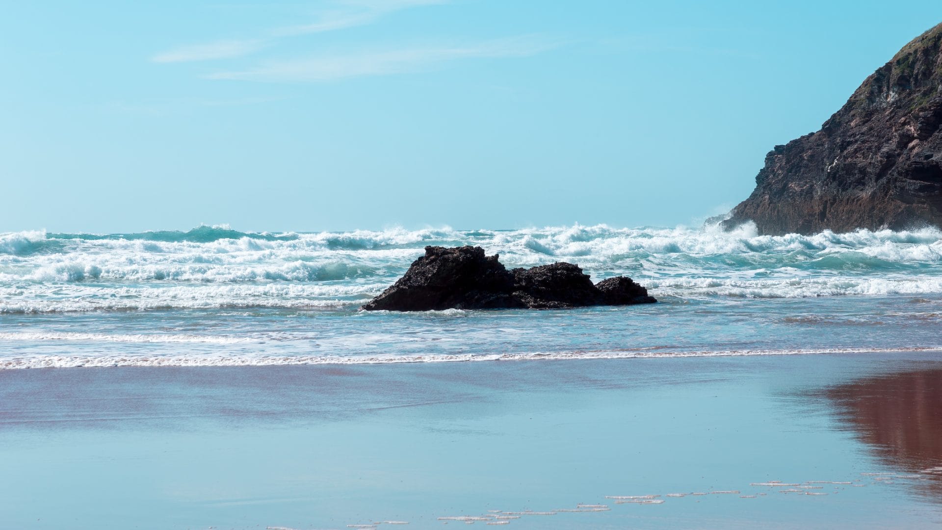 Search for Mawgan Porth cottages by the sea