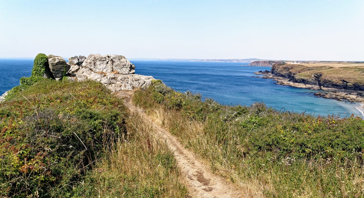Search for Mullion cottages by the sea