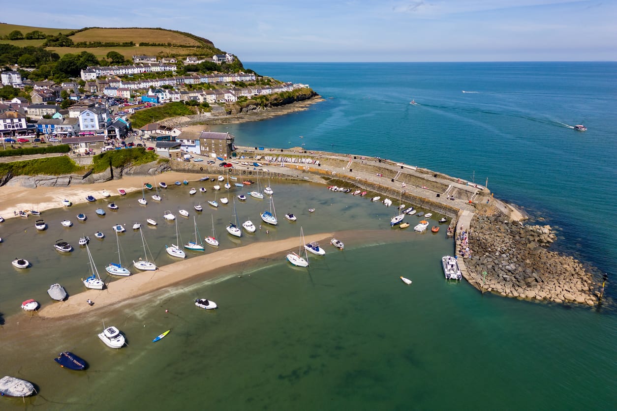 Find New Quay cottages by the sea