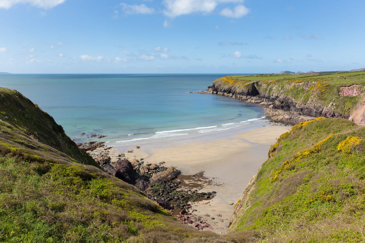 Find Pembrokeshire cottages by the sea