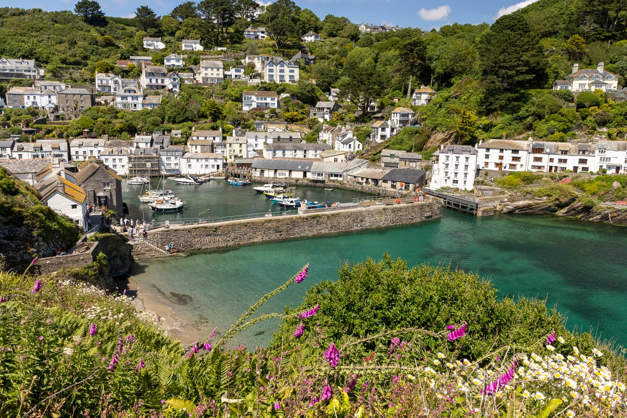Search for Polperro cottages by the sea