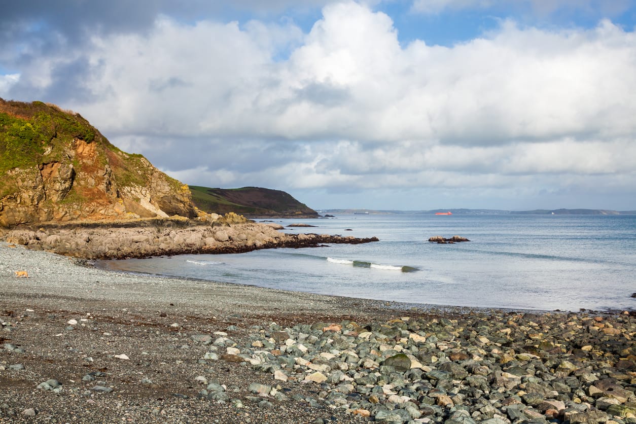 Search for Porthallow cottages by the sea