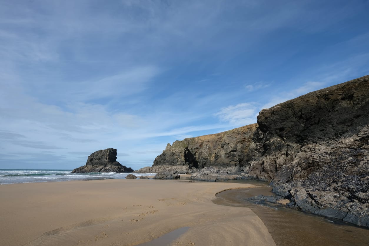 Search for Porthcothan cottages by the sea