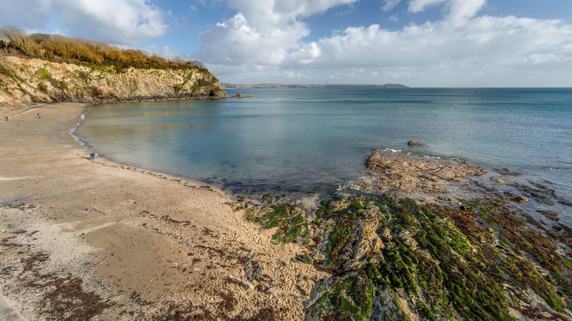 Search for Porthpean cottages by the sea