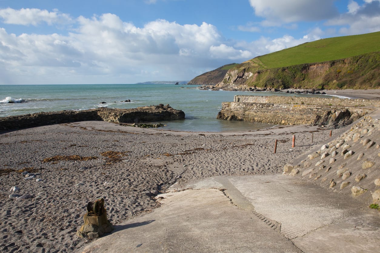 Search for Portwrinkle cottages by the sea